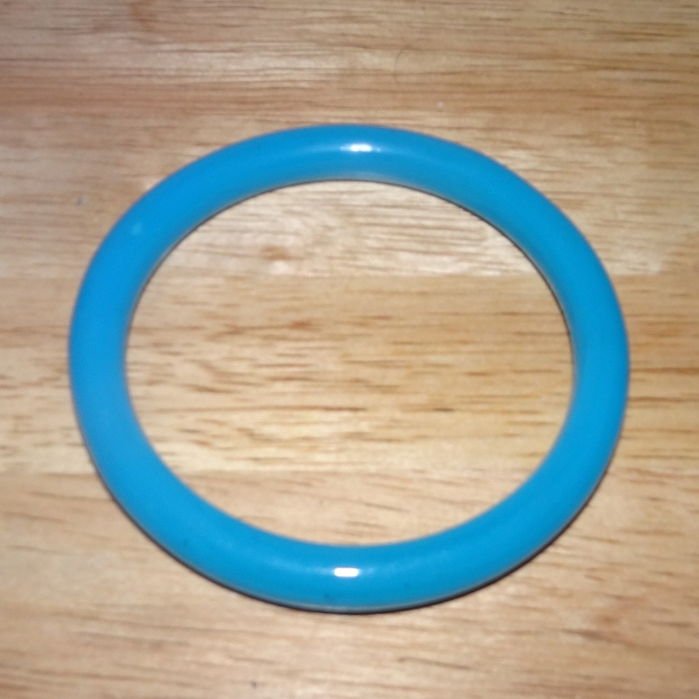 Vtg. Solid Glass Cornflower Blue Bangle Bracelet - image 1